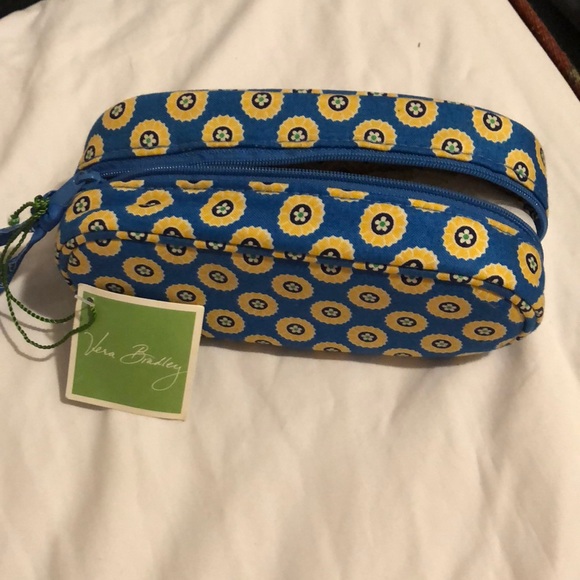Vera Bradley Accessories - NWT Vera Bradley Small zip around case